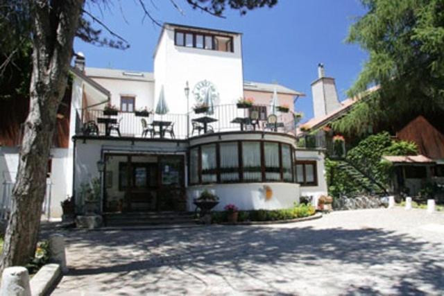 Lh Albergo Il Paradiso Pescasseroli Buitenkant foto