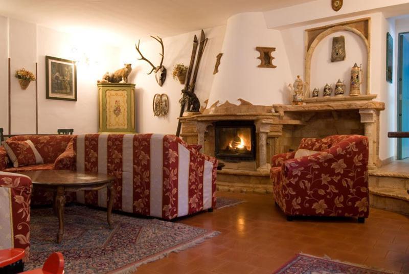 Lh Albergo Il Paradiso Pescasseroli Buitenkant foto