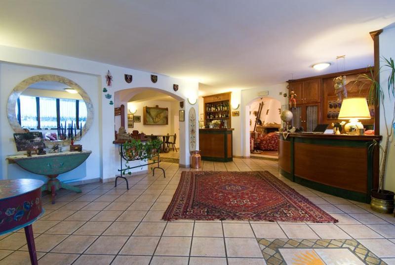 Lh Albergo Il Paradiso Pescasseroli Buitenkant foto