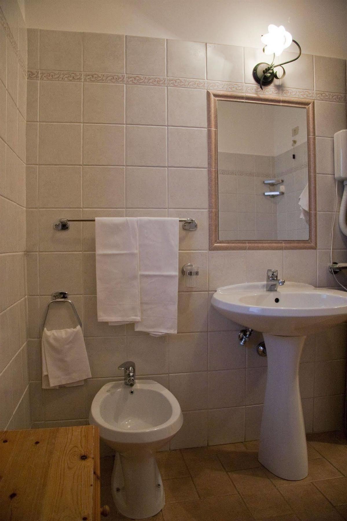 Lh Albergo Il Paradiso Pescasseroli Buitenkant foto
