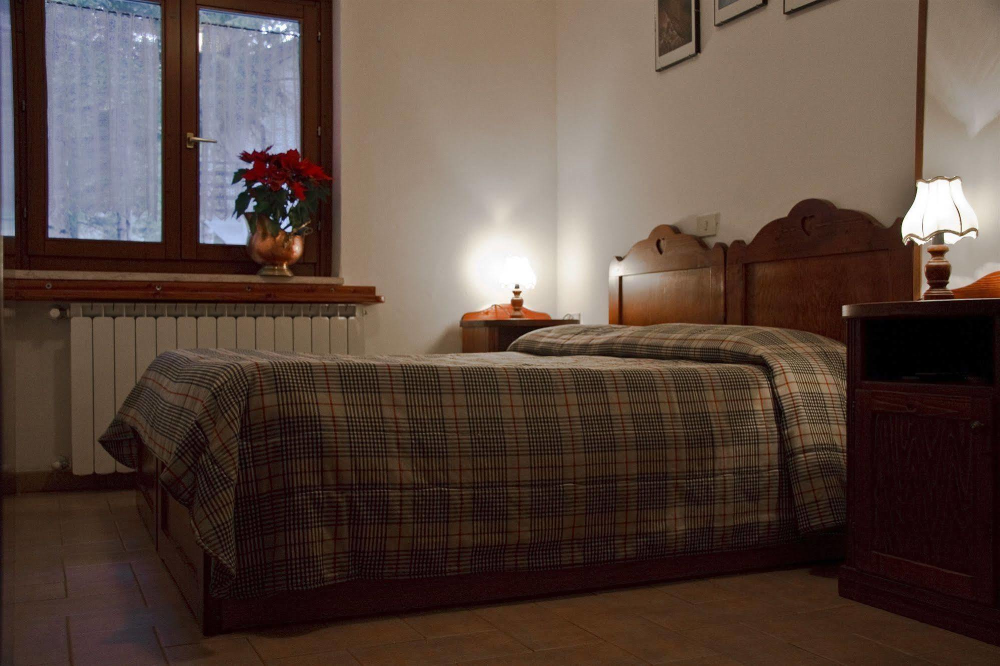 Lh Albergo Il Paradiso Pescasseroli Buitenkant foto