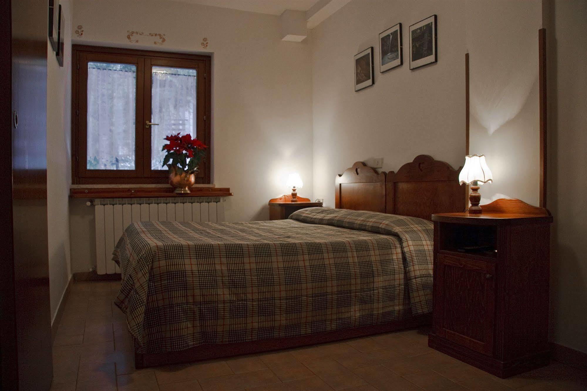 Lh Albergo Il Paradiso Pescasseroli Buitenkant foto