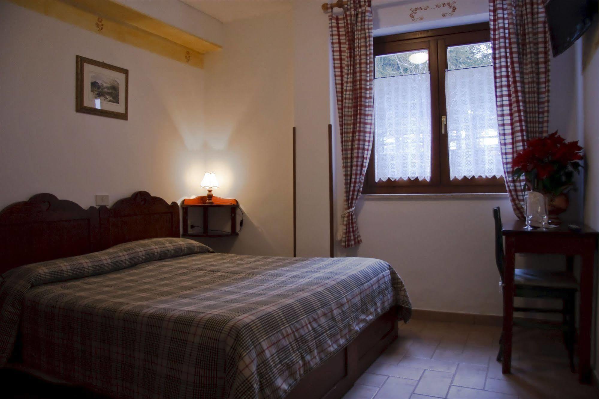 Lh Albergo Il Paradiso Pescasseroli Buitenkant foto